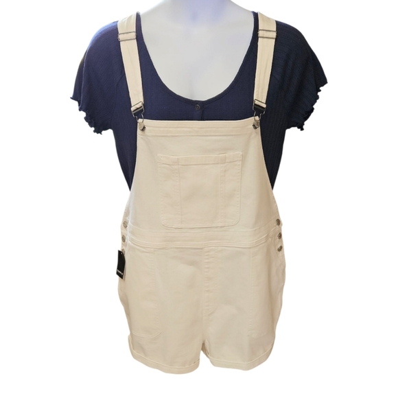 TORRID BRAND NEW Plus Size Lightweight White Denim Shorttall Jean Overall Shorts - Picture 2 of 16